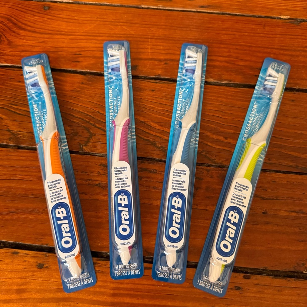 4 Count Oral-B CrossAction Compact Toothbrush Soft 4 Count